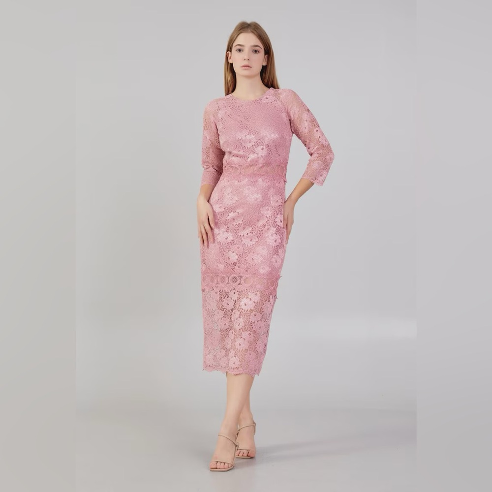 Chic Pink Lace Midi Dress